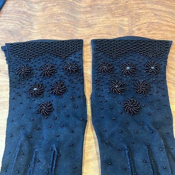 Black Fabric Beaded 9” Size Small Vintage Gloves - Picture 4 of 7
